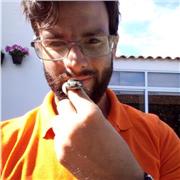 Tengo conocimientos sólidos en física y química y podría ayudar a alumnos de secundaria.